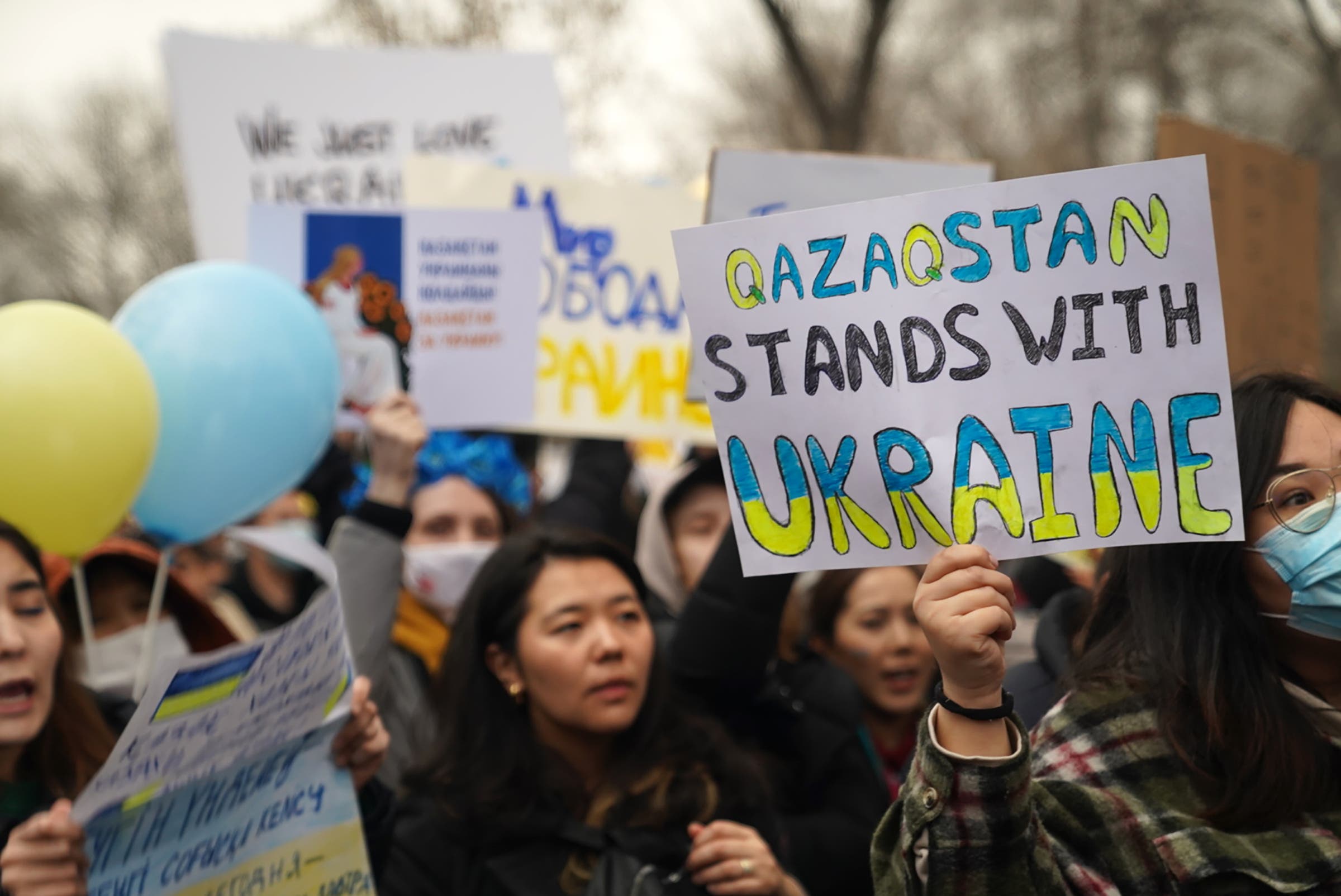 مظاهرة مؤيدة لأوكرانيا في الماتي في 6 مارس