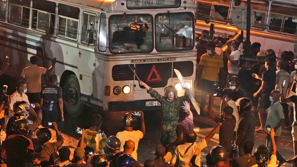 سريلانكا تحجب وسائل التواصل لاحتواء احتجاجات مناهضة