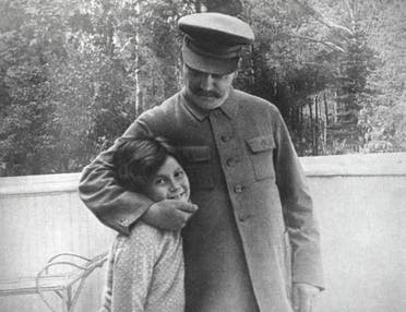 صورة لستالين وابنته سفيتلينا