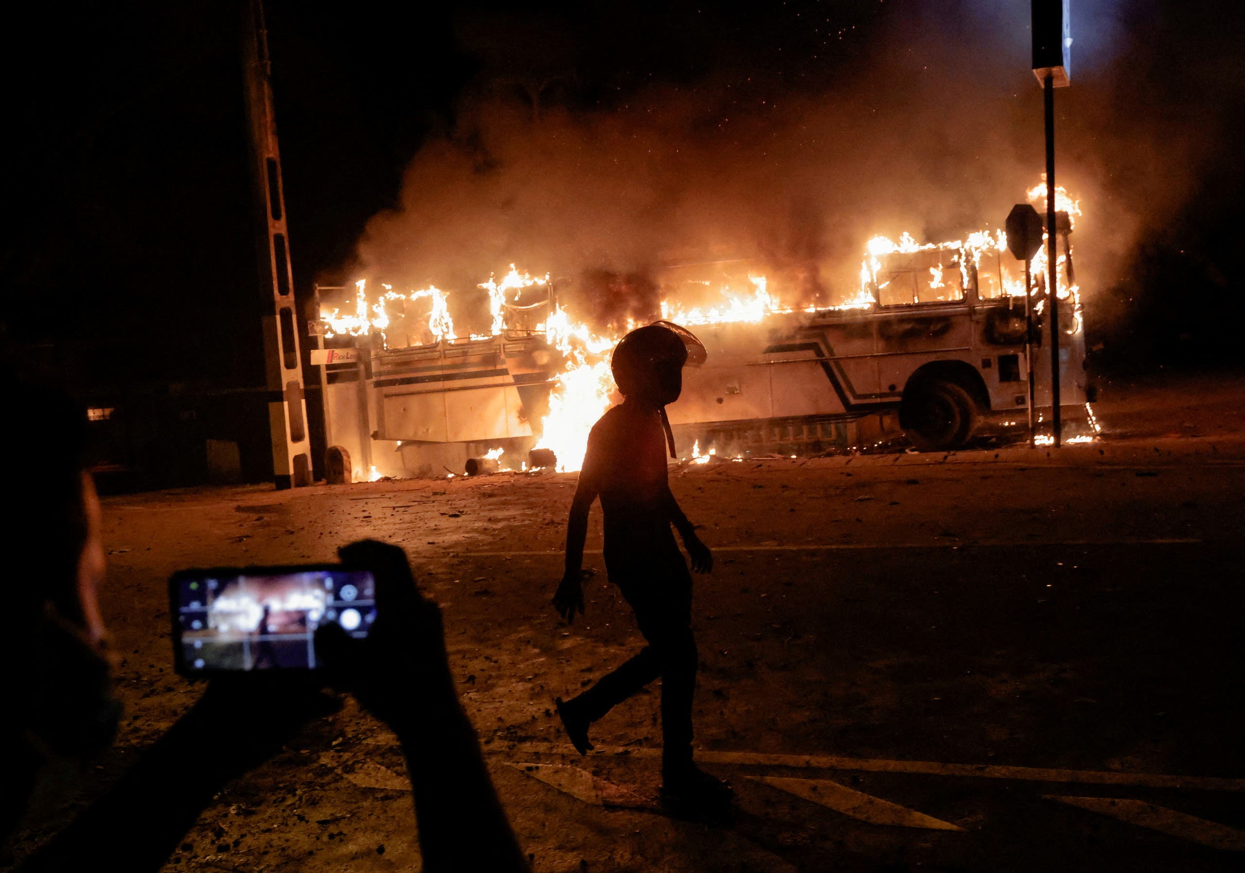 احتجاجات عنيفة الأسوبع الماضي قرب مقر الرئاسة في كولومبو