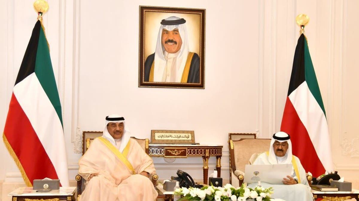 ولي عهد الكويت يتسلم استقالة الحكومة من رئيس الوزراء