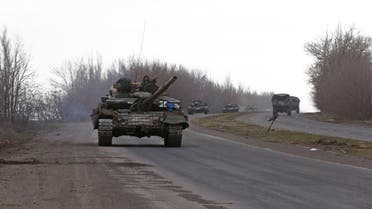 من محيط ماريوبول جنوب شرق أوكرانيا، آلية تابعة لقوات موالية لروسيا (رويترز)