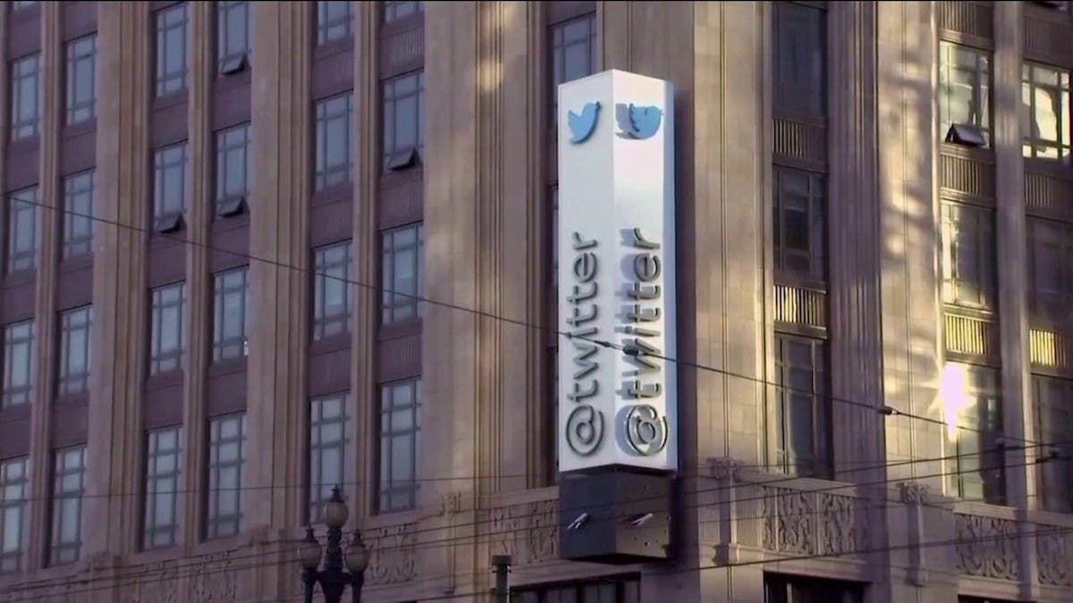 إيلون ماسك يخطط لجعل “تويتر” شركة عامة مجدداً خلال 3 سنوات