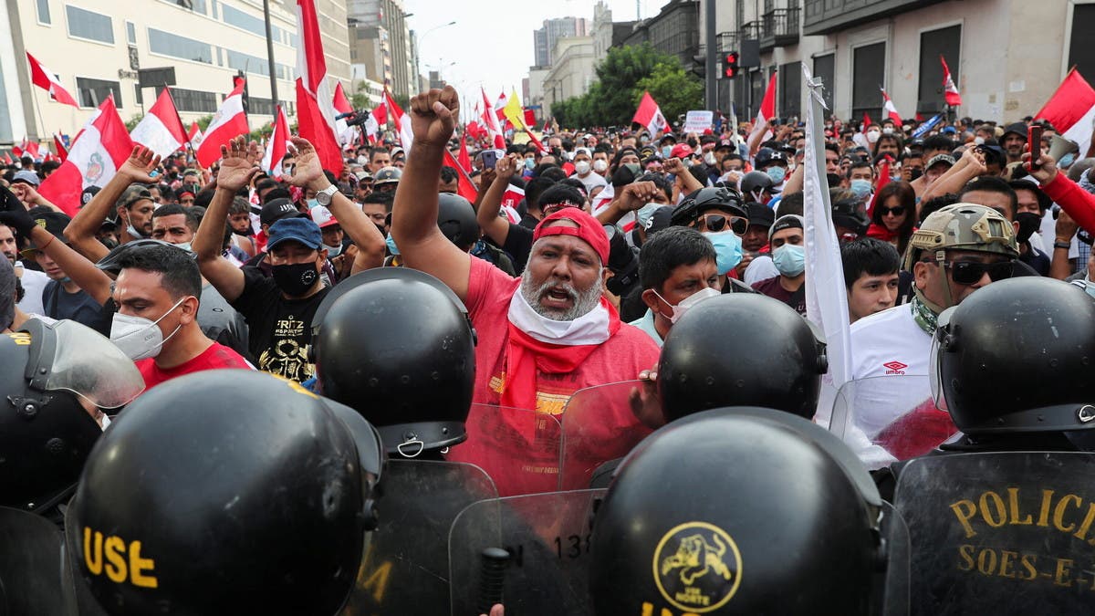 بيرو تلغي مباراة في كوبا ليبرتادوريس بسبب الاحتجاجات