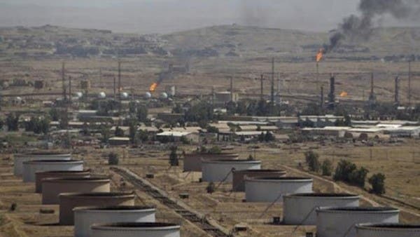 المرصد السوري: دوي انفجارات بحقل العمر النفطي الذي يضم قاعدة للتحالف الدولي