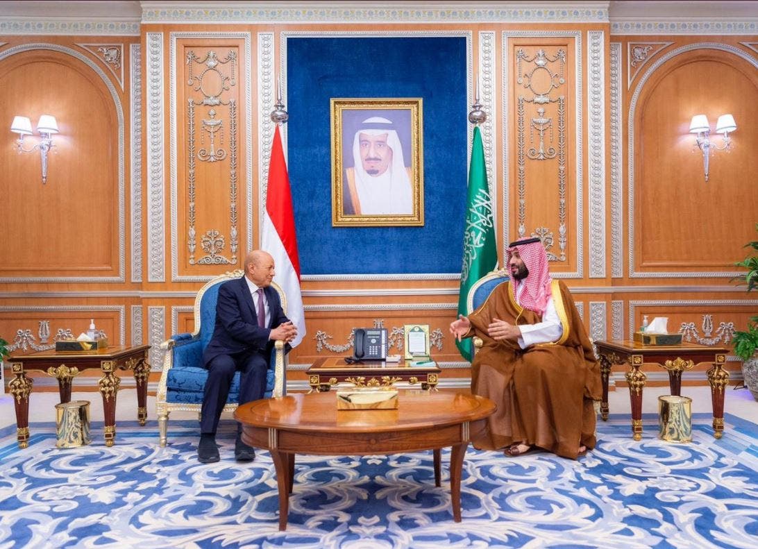 Saudi Arabia's Crown Prince Mohammed bin Salman meets the head of Yemen's new Presidential Council. (SPA)
