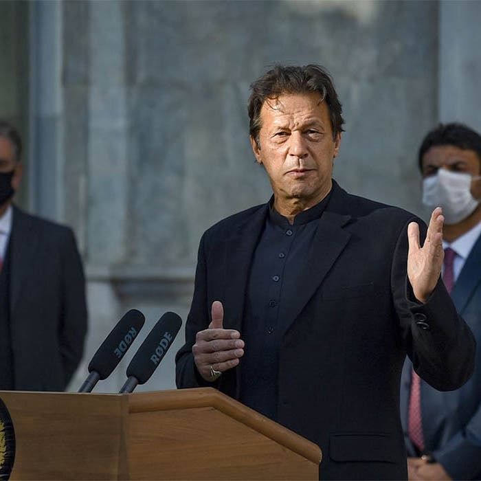 البرلمان الباكستاني يحجب الثقة عن عمران خان