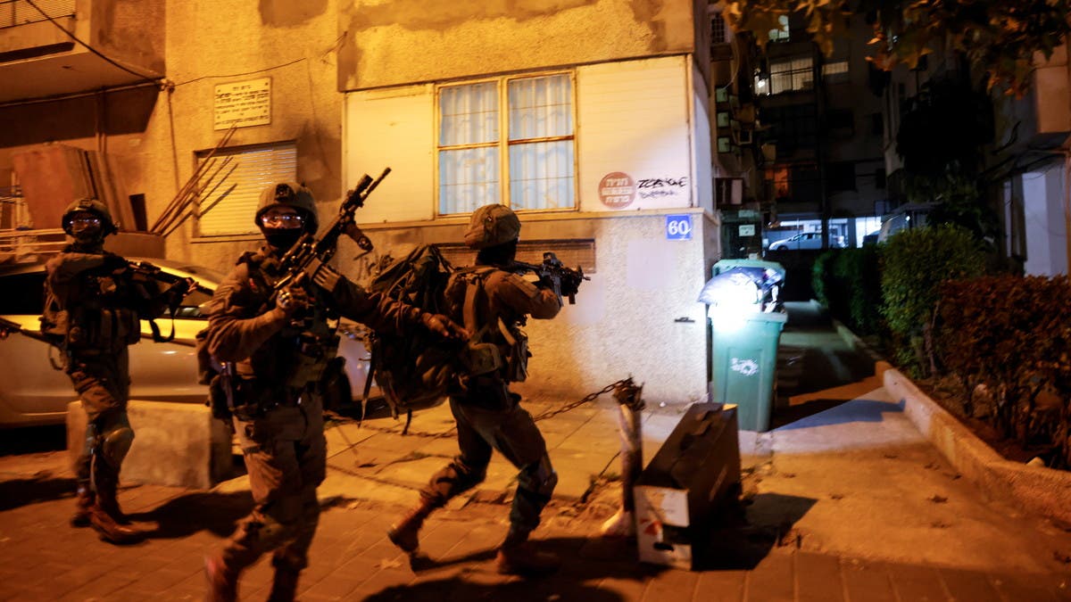 الشرطة الإسرائيلية تصيب فلسطينيا بزعم محاولة طعن
