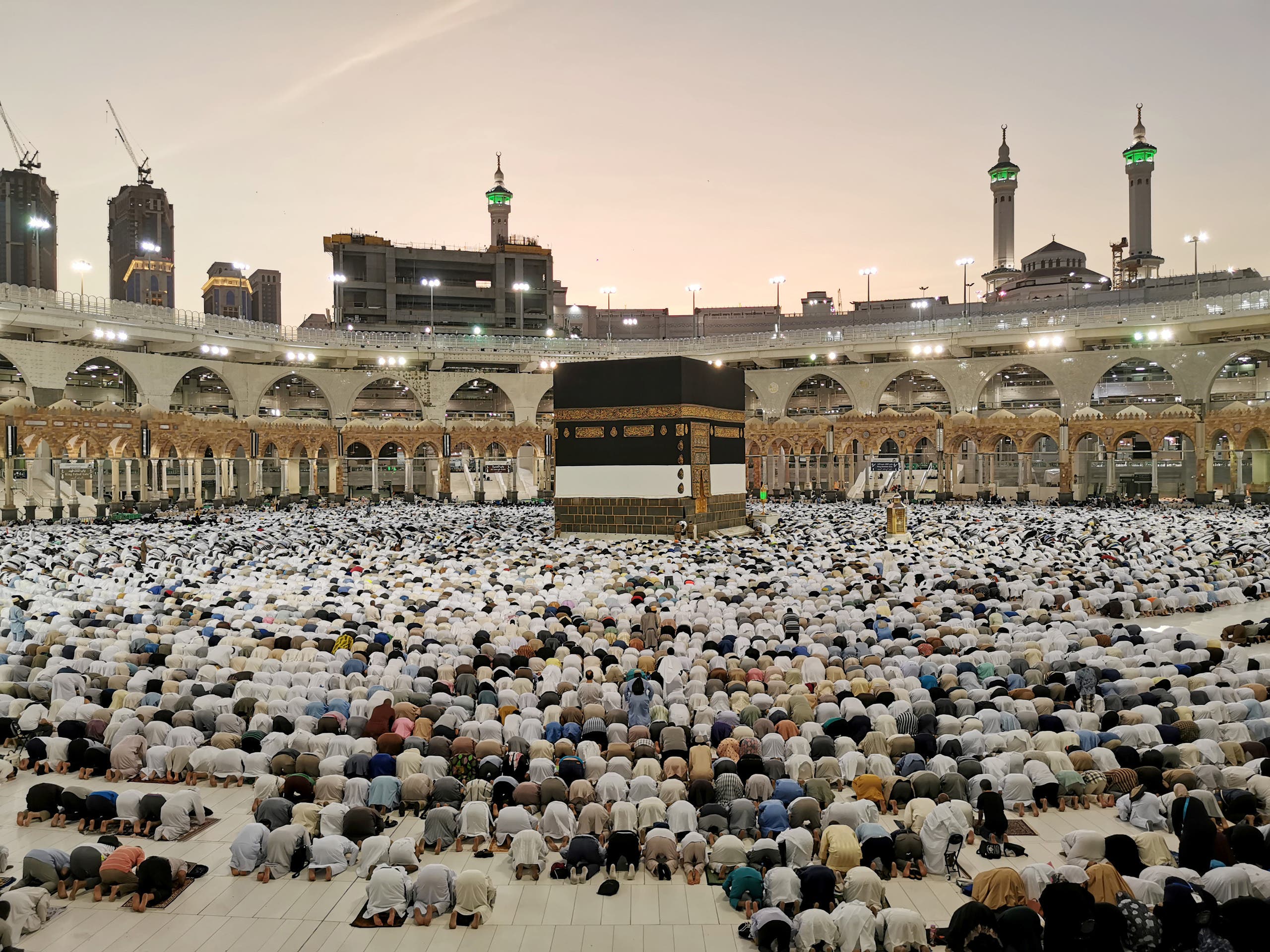 Pilgrims pray at the Grand Mosque during the annual Hajj pilgrimage to their holy city of Mecca, Saudi Arabia, August 8, 2019. (File photo: Reuters)