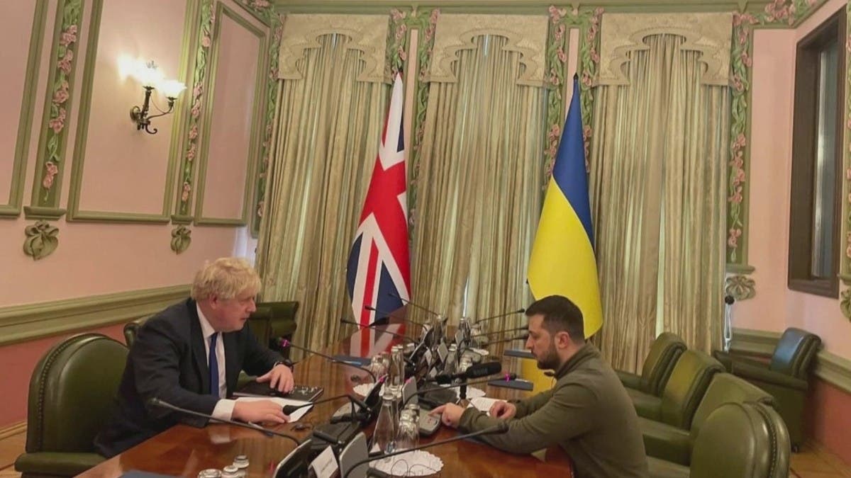 جونسون يلتقي زيلينسكي في كييف: نحضر حزمة مساعدات لأوكرانيا