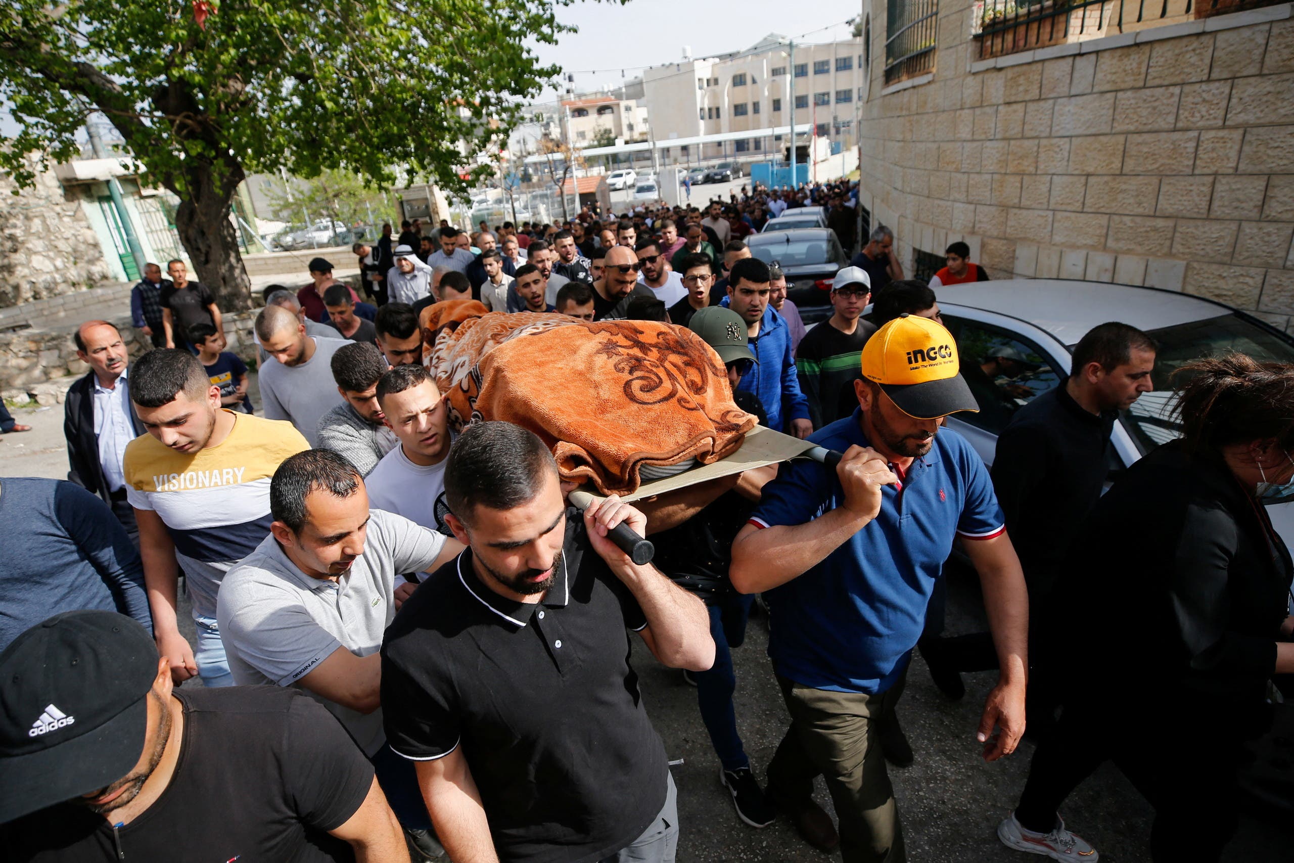 تشييع جثمان سيدة فلسطينية قتلت على يد قوات الجيش الإسرائيلي في الضفة - رويترز