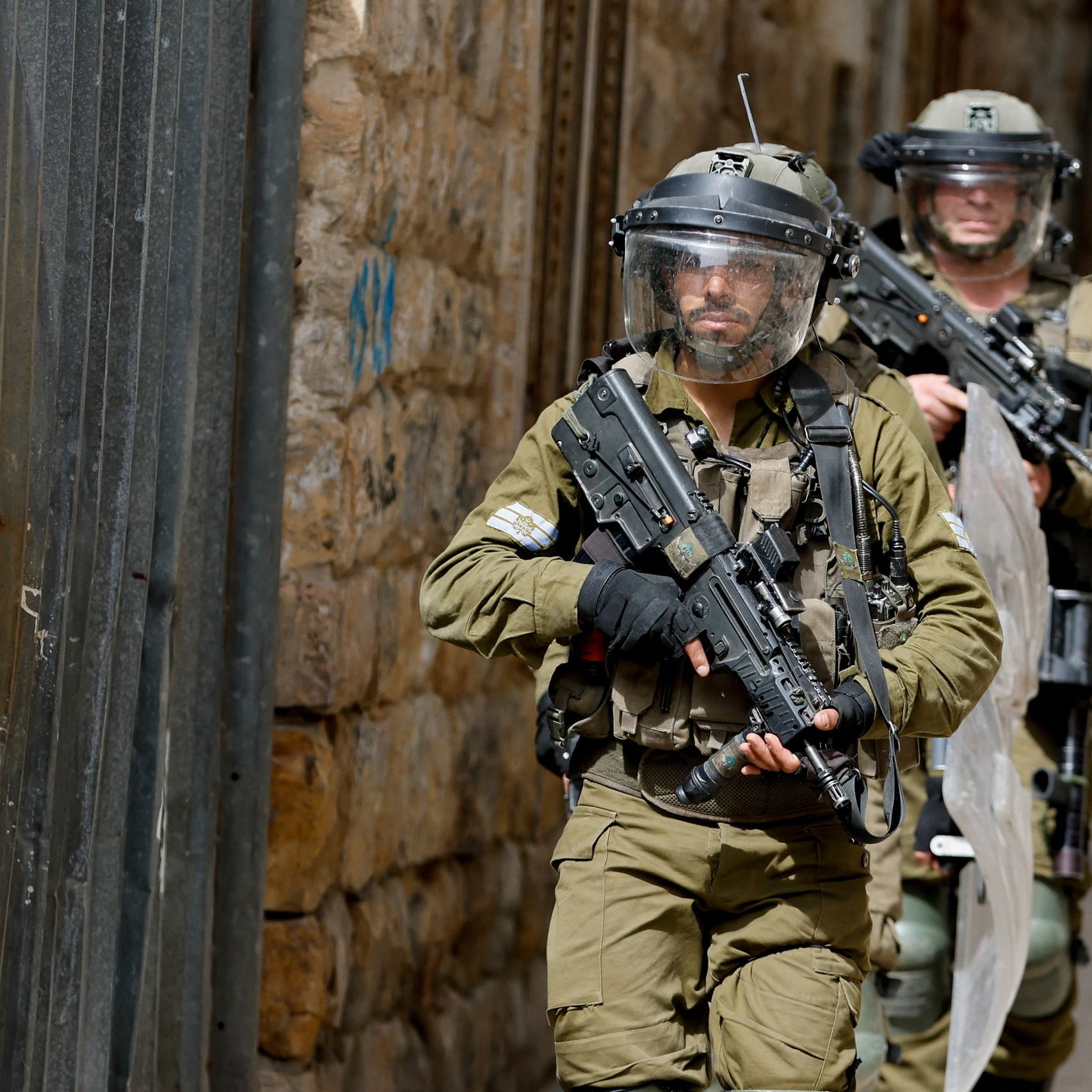 الأمن الإسرائيلي يقتل فلسطينية بالضفة.. والجيش يفتح تحقيقاً