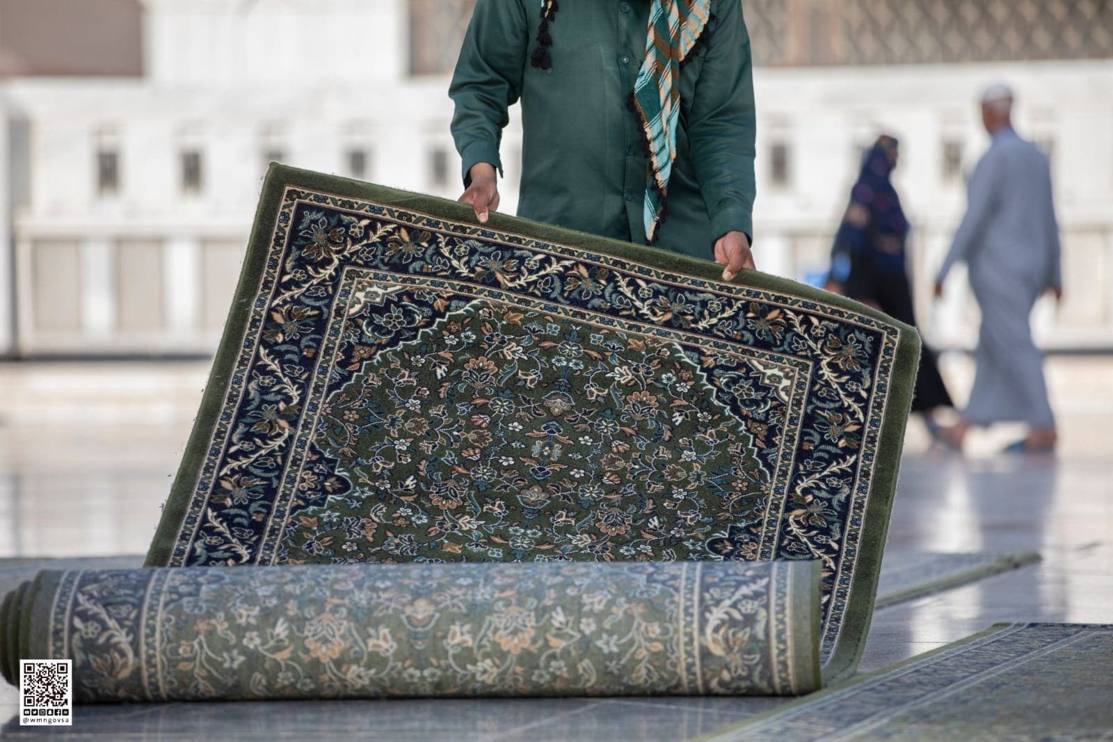 مسجد نبوی کے قالینوں کا ڈیٹا اس کی سم میں محفوظ کیا جاتا ہے