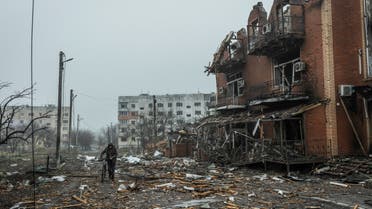 A local resident walks past a building damaged by shelling, as Russia?s attack on Ukraine continues, in the town of Makariv, in Kyiv region, Ukraine April 1, 2022. Picture taken April 1, 2022. (File photo: Reuters)
