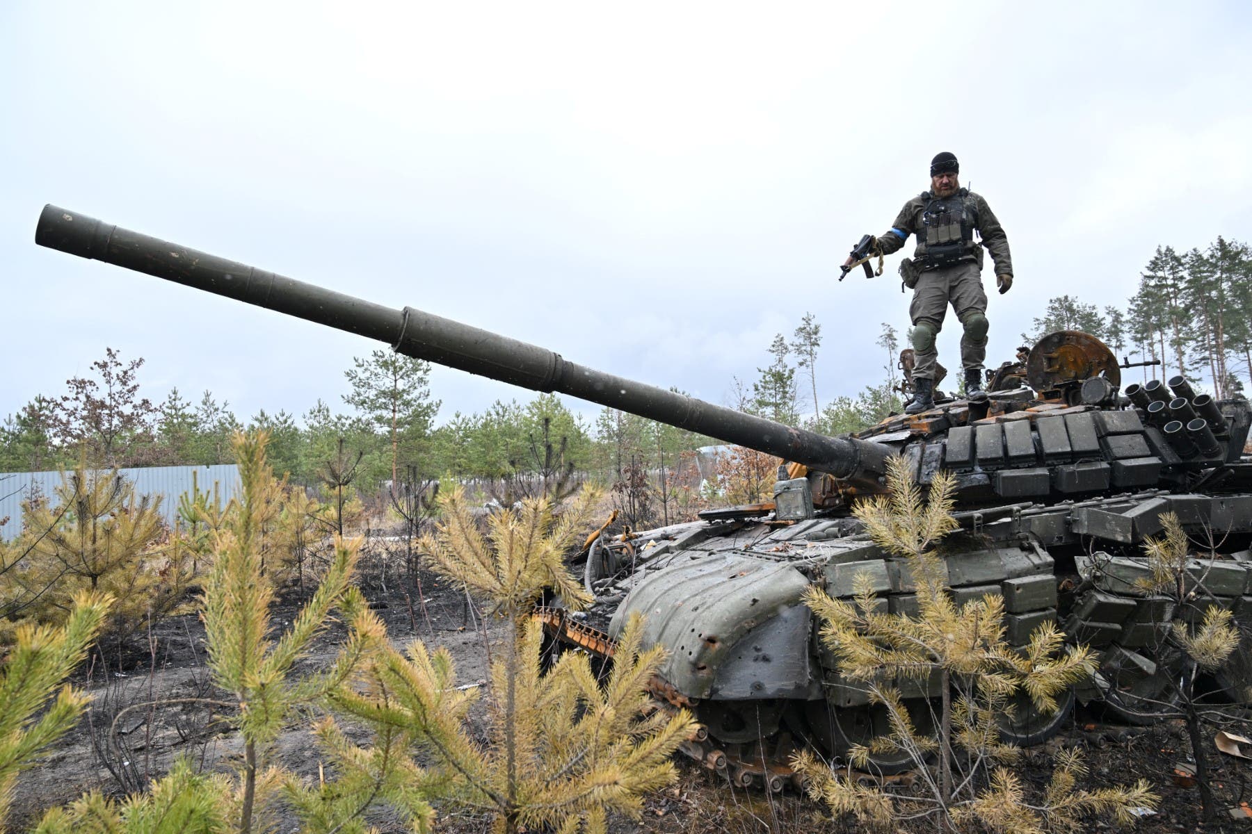 دبابة مدمرة للجيش الروسي (فرانس برس)