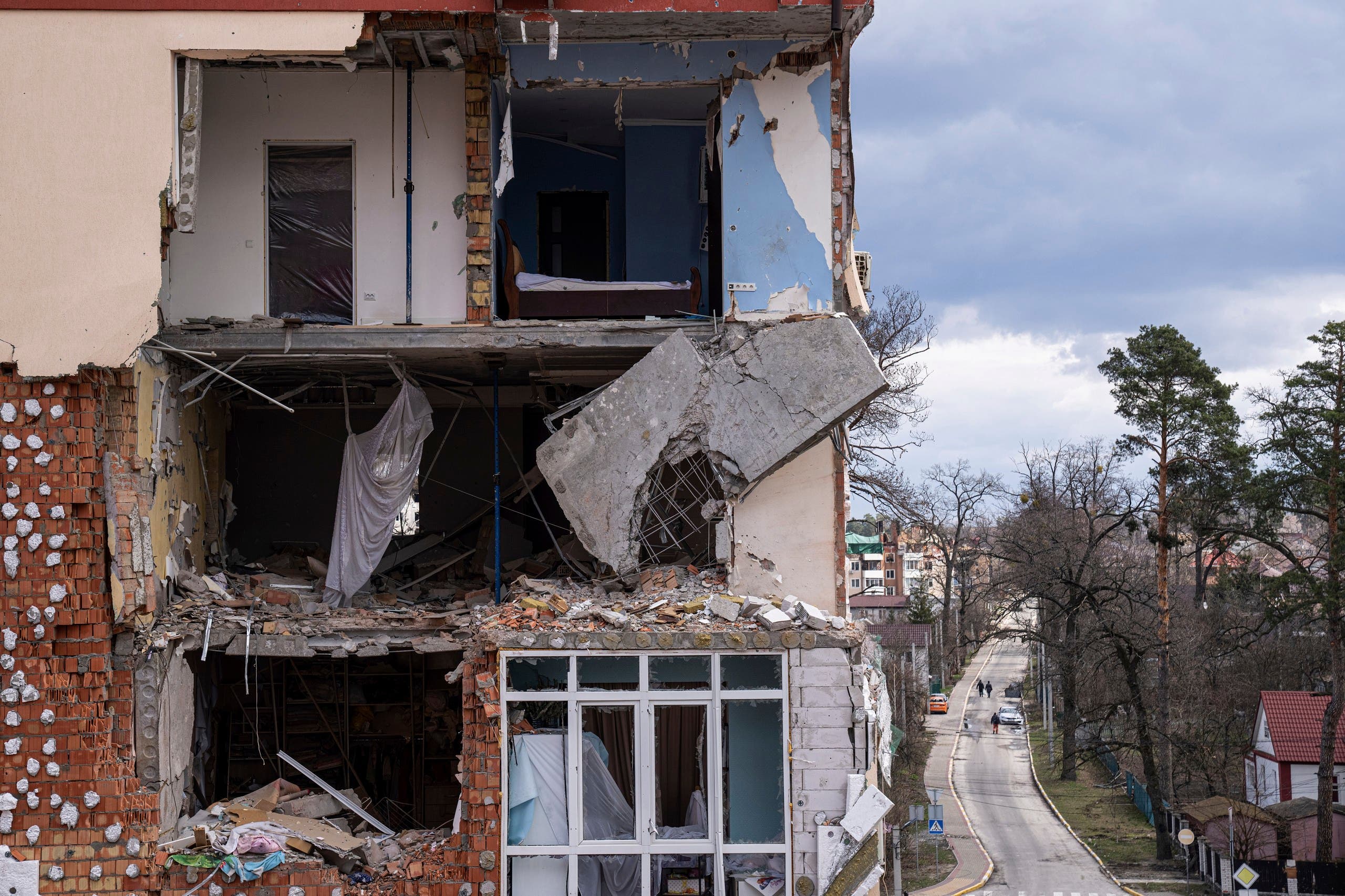 مبنى مدمر في اربين في محيط كييف