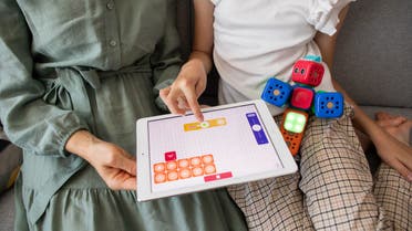 Stock image of a mother and daughter learning visual programming. (Unsplash, Robo Wunderkind)