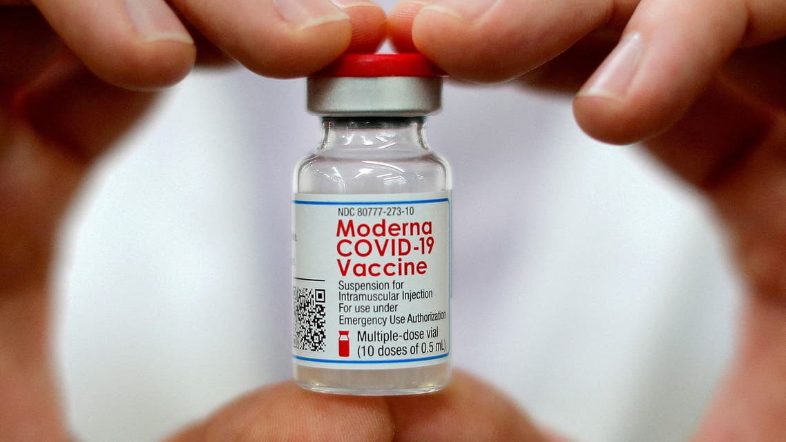 A pharmacist holds a vial of the Moderna coronavirus disease (COVID-19) vaccine in West Haven, Connecticut, US, February 17, 2021. (File photo: Reuters)