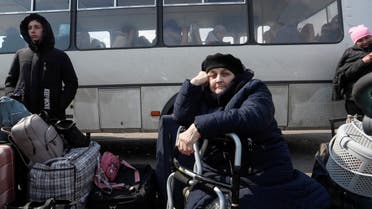 Local resident Tamara Myshakova, 72, waits before boarding a bus and leaving for the settlement of Yenakiyevo in the course of Ukraine-Russia conflict in the southern port of Mariupol, Ukraine April 5, 2022. (File photo: Reuters)
