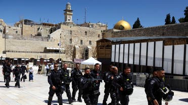 قوات الجيش الإسرائيلي في باحات المسجد الأقصى في القدس - رويترز