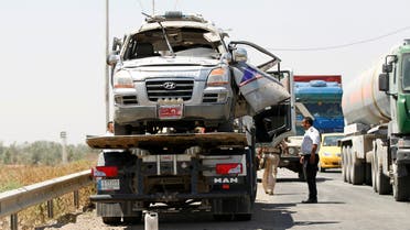 Traffic police prepare to remove a damaged vehicle from the site of a bomb attack in Taji, 20 km (12 miles) north of Baghdad June 17, 2013. (File photo: Reuters)