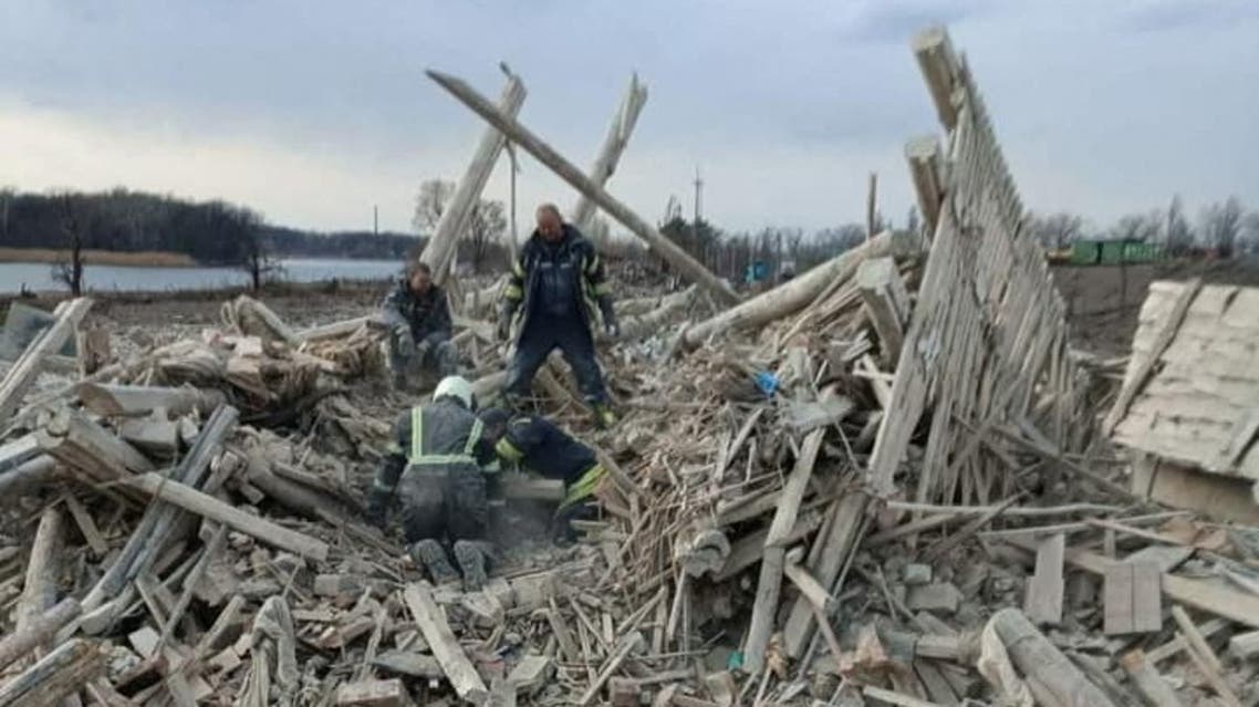 Rescuers remove a woman from debris after a military strike, as Russia's attack on Ukraine continues, in the town of Rubizhne, in Luhansk region, Ukraine April 6, 2022. (File photo: Reuters)