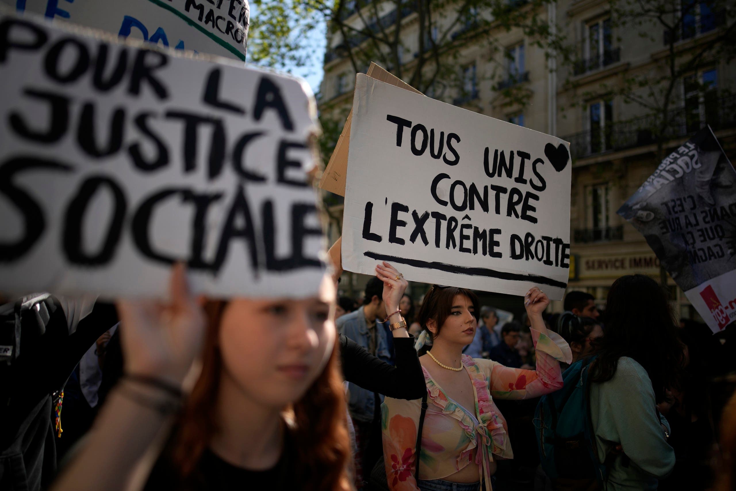 من المظاهرة أمس في باريس ضد أقصى اليمين الفرنسي