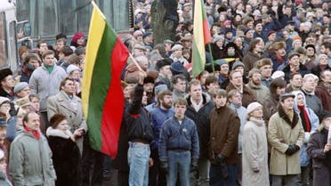 صورة لعدد من المتظاهرين ضد الانقلاب السوفيتي بليتوانيا