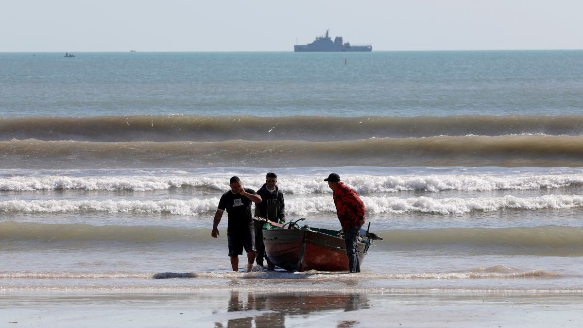 تونس تسابق الزمن لمنع تسرب نفطي من سفينة غارقة
