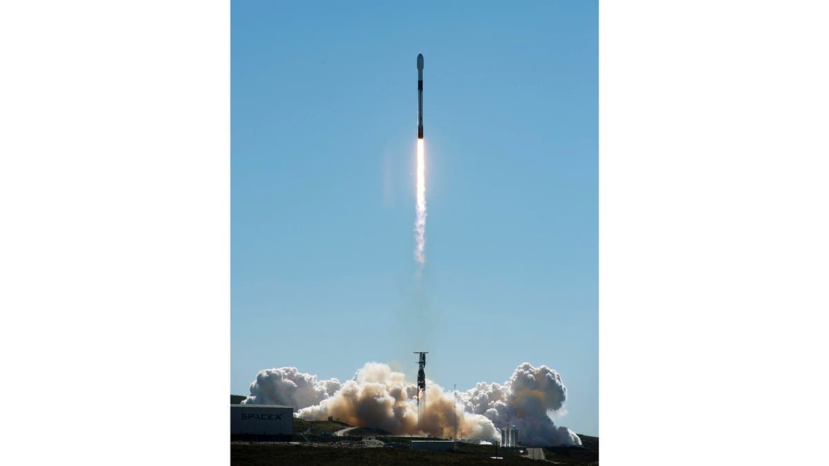 إطلاق قمر صناعي “سري” للمخابرات الأميركية في الفضاء
