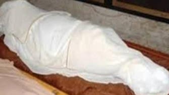 مصري وضع دمية وهمية لجثمان مكفن داخل مقبرة لهذا السبب الغريب