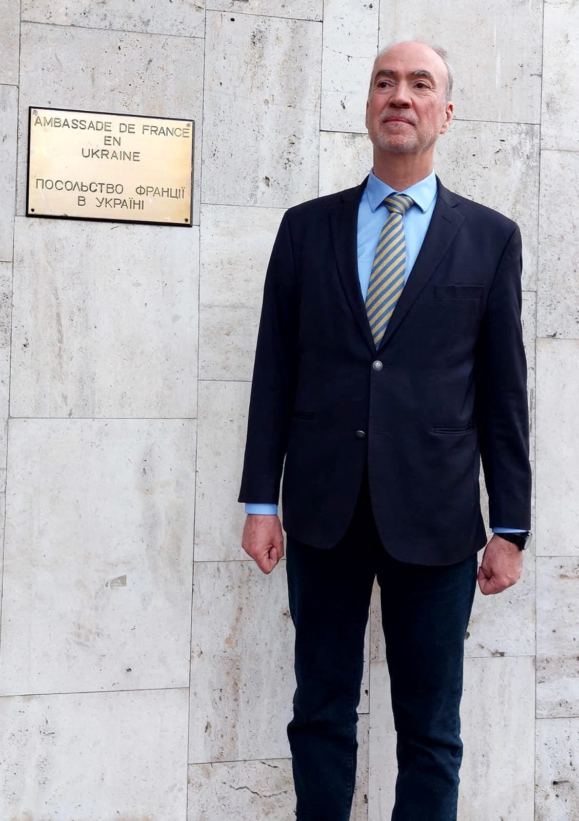 السفير الفرنسي يعيد افتتاح السفارة في كييف يوم السبت الماضي