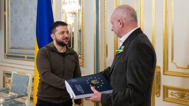 President Volodymyr Zelenskyy handed over a completed questionnaire for Ukraine’s obtaining of the EU candidate status to Head of the Delegation of the European Union to Ukraine Matti Maasikas on April 18, 2022. (president.gov.ua)