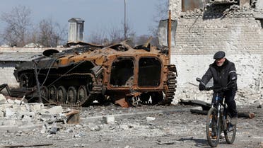 A local resident rides a bicycle past a charred armoured vehicle during Ukraine-Russia conflict in the separatist-controlled town of Volnovakha in the Donetsk region, Ukraine March 15, 2022. (File photo: Reuters)