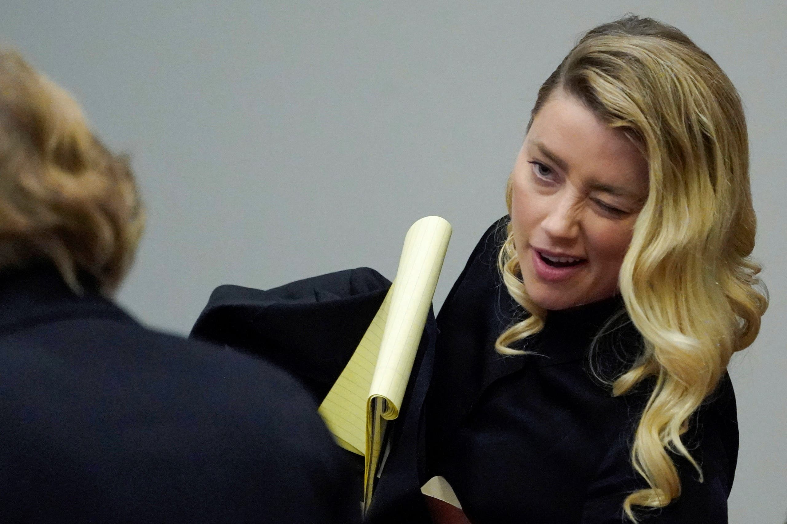 الممثلة أمبر هيرد من قاعة المحكمة 14 أبريل 2022- رويترز 