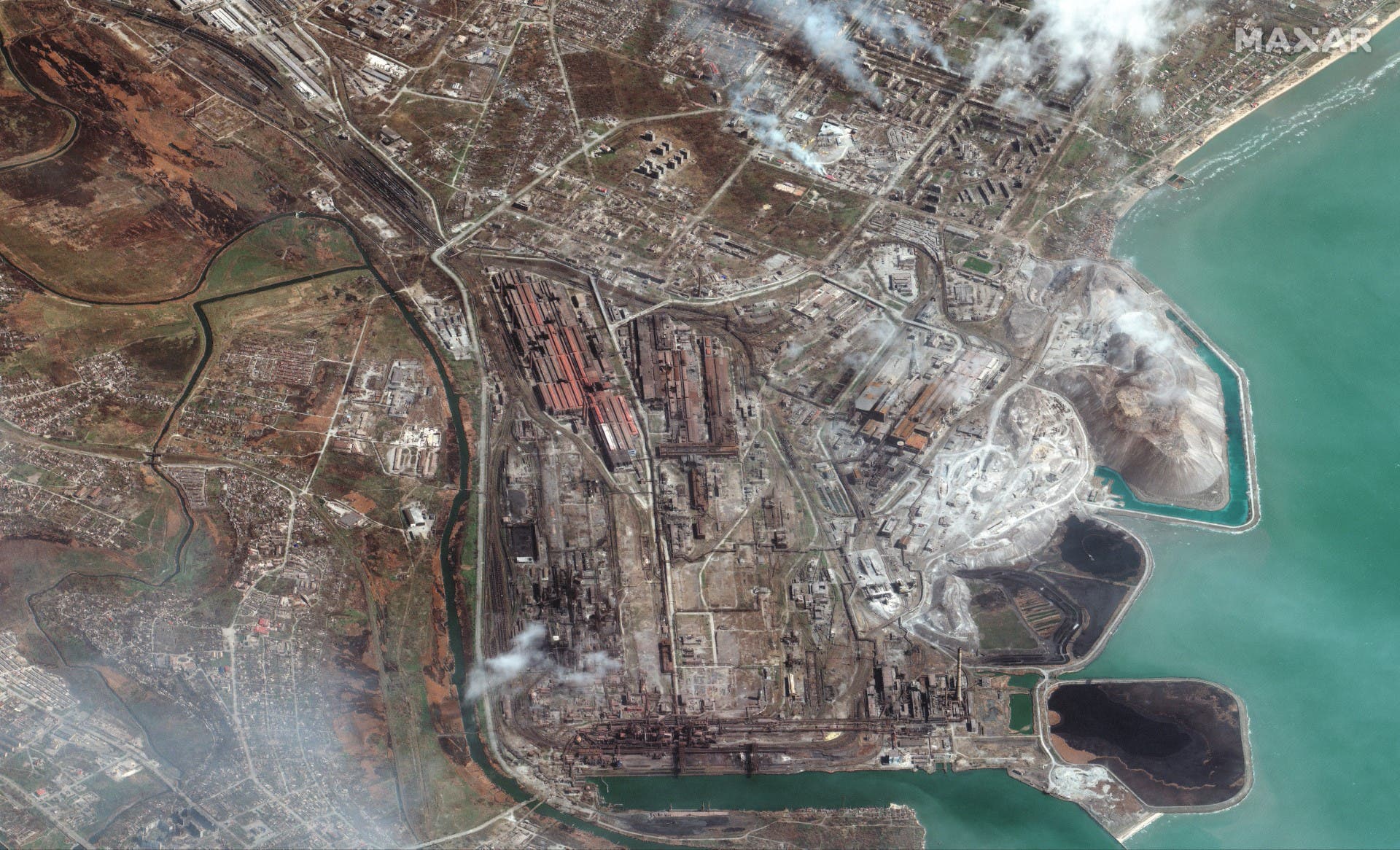 صور الأقمار الصناعية تظهر مصنع آزوفستال (أرشيفية من فرانس برس)