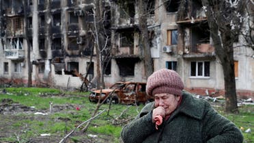 Local resident Tamara, 71, cries in front of an apartment building destroyed during Ukraine-Russia conflict in the southern port city of Mariupol, Ukraine April 19, 2022. (File photo: Reuters)