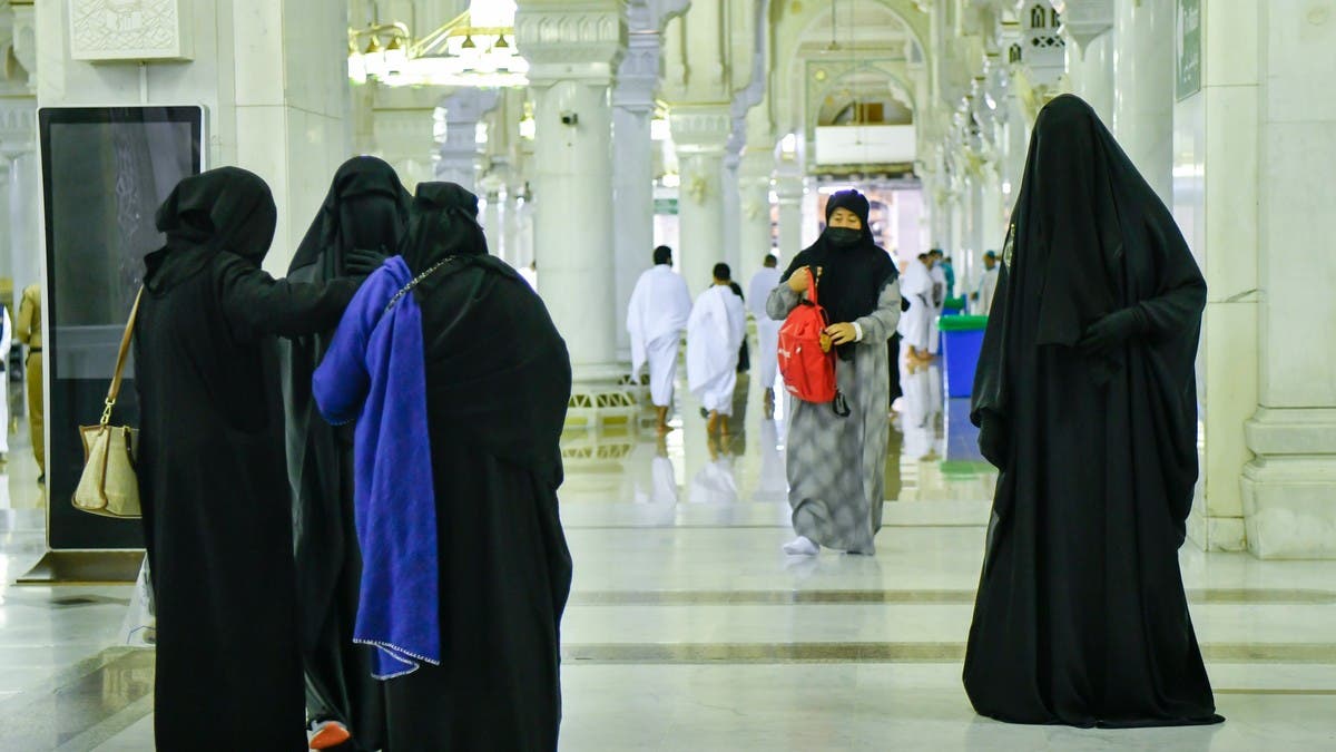 لخدمة النساء.. 154 موظفة يعملن على أبواب المسجد الحرام
