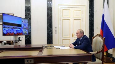 بوتين يشاهد إطلاق الصاروخ سارمات (رويترز)