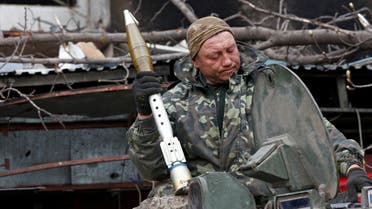 A service member of pro-Russian troops loads rocket-propelled grenades into an infantry combat vehicle during fighting in Ukraine-Russia conflict near a plant of Azovstal Iron and Steel Works company in the southern port city of Mariupol, Ukraine April 12, 2022. (File photo: Reuters)