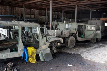 معدات عسكرية أوكرانية مدمرة في منطقة من مايروبول باتت القوات الموالية لروسيا تسيطر عليها