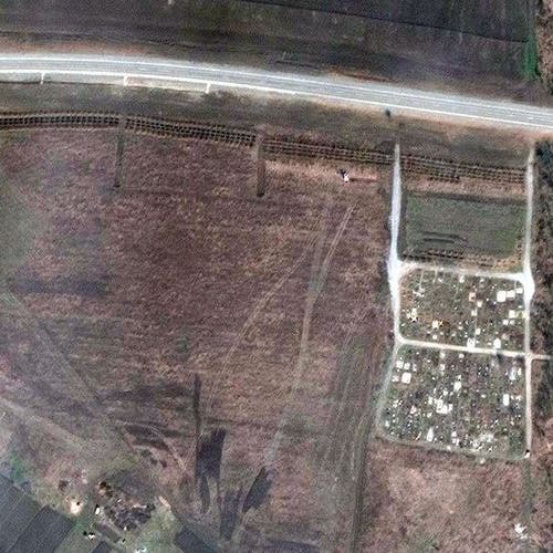 إعلام أميركي: صور أقمار صناعية تظهر توسعاً بمقبرة ضخمة في ماريوبول