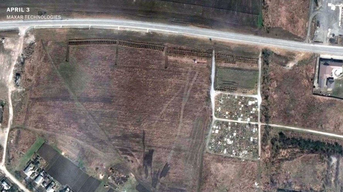 إعلام أميركي: صور أقمار صناعية تظهر توسعا بمقبرة ضخمة في ماريوبول