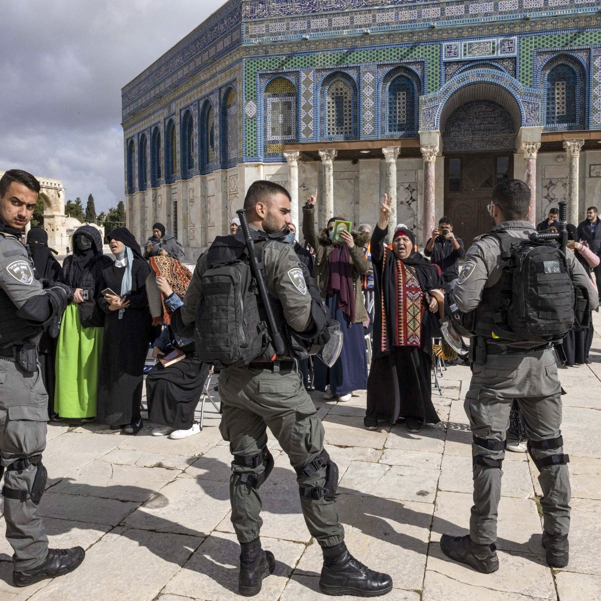 عشرات الإصابات بالمسجد الأقصى بعد محاولة القوات الإسرائيلية اقتحامه 