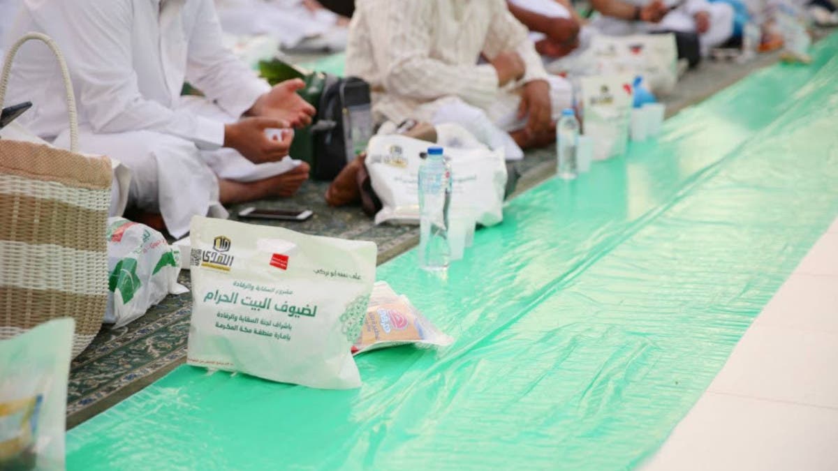 3 مليون وجبة لإفطار الصائمين في ساحات المسجد الحرام