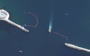 صور الأقمار الصناعية تظهر أن روسيا تستخدم الدلافين لحماية القاعدة البحرية في البحر الأسود