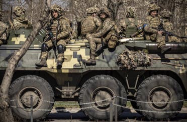 جنود أوكرانيون في دونباس في إبريل الماضي
