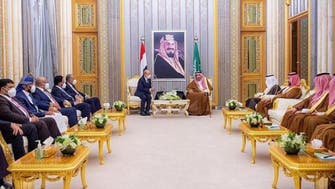 الملك سلمان يستقبل رئيس مجلس القيادة الرئاسي اليمني ونوابه