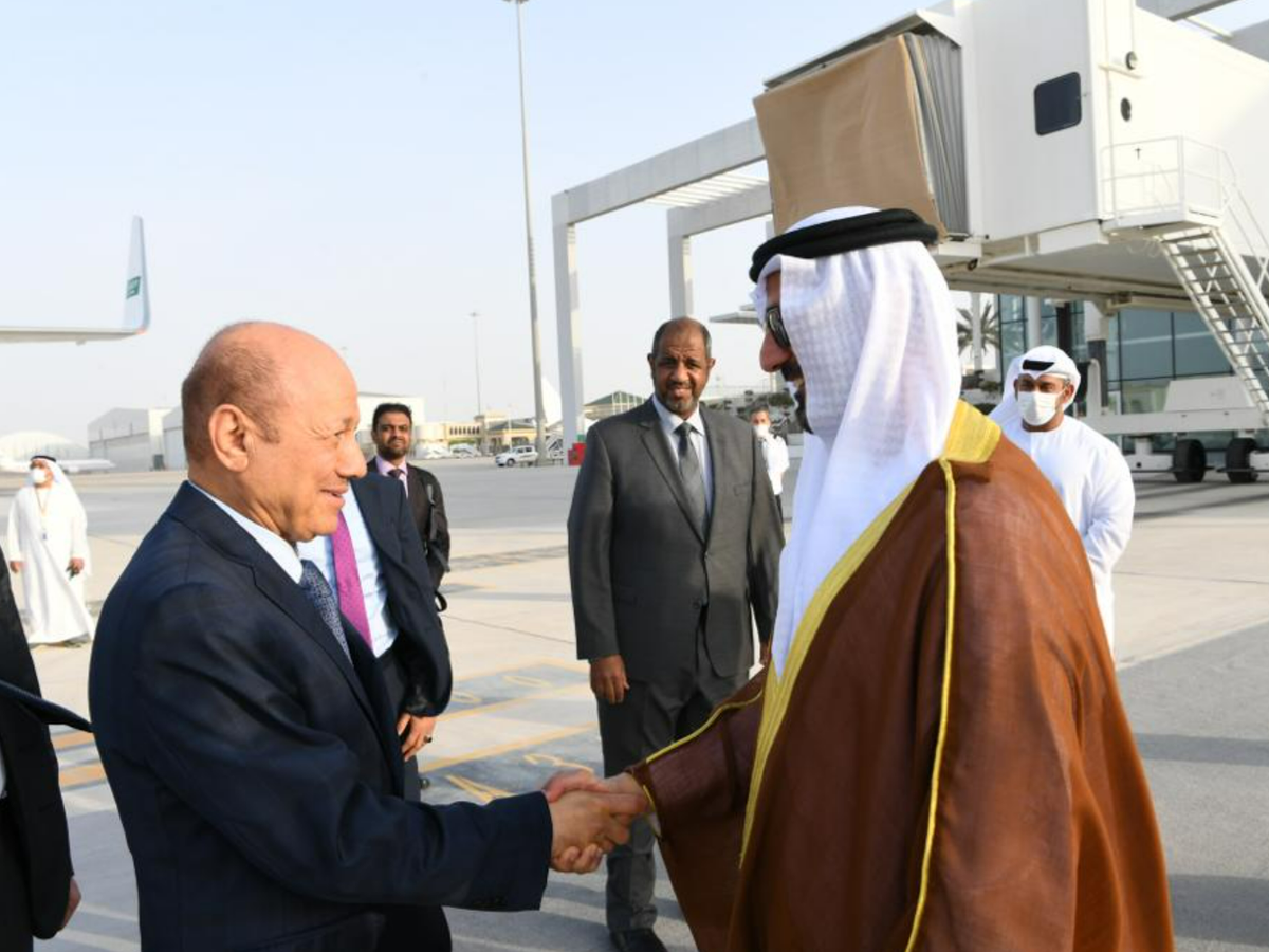 رئيس مجلس القيادة الرئاسي اليمني يصل الإمارات