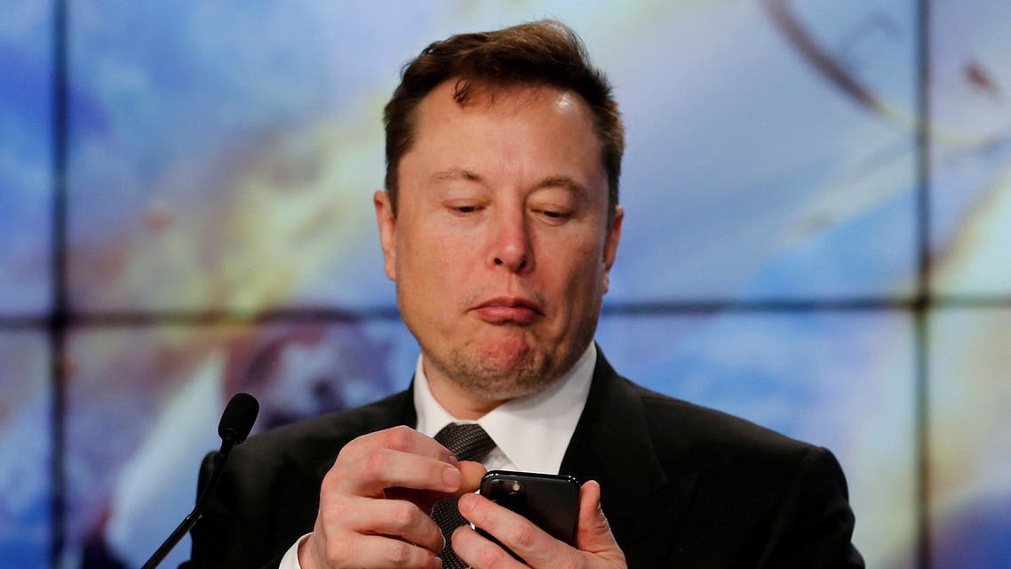 SpaceX founder and chief engineer Elon Musk looks at his mobile phone in Cape Canaveral, Florida, U.S. January 19, 2020. (File photo: Reuters)
